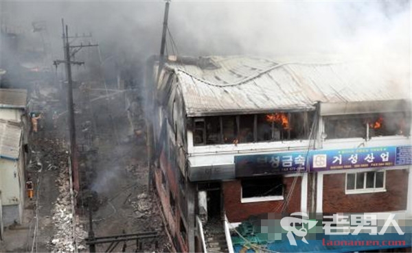 >韩仁川化工厂发生火灾 厂内300余人已安全疏散
