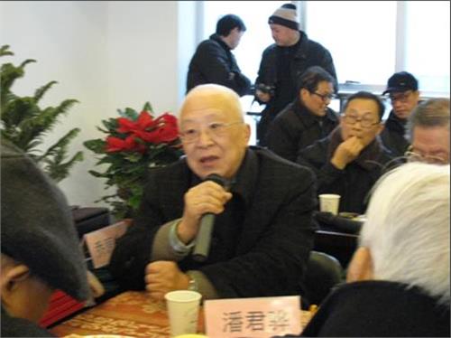 王寿君与贺禹 王寿君与集团公司总部离退休老同志座谈