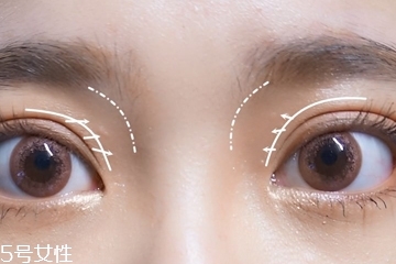 眼影怎么修饰眼距 眼影修容的3个技巧