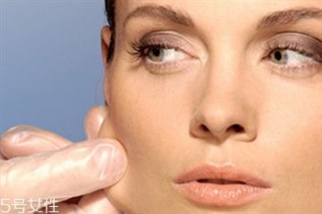 皮肤松弛是什么原因 提拉紧致皮肤的方法