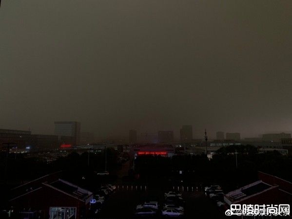 南京暴雨气温满30减15 何方道友渡劫