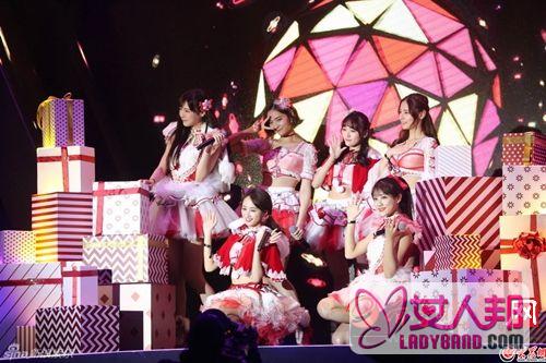 >SNH48荣膺年度人气组合 惊艳的着装和出众的外表一走上红毯便引发了极大的关注