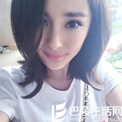 杨幂半脸自拍照介绍 北京女孩努力的可爱