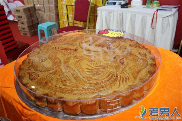 重庆现月饼王 直径一米售价高达8888