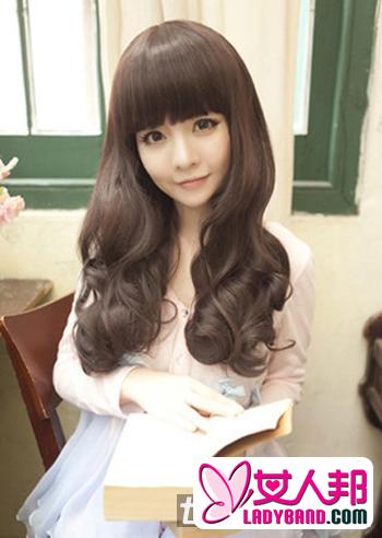 2013韩式显瘦长卷发发型图片 轻松变身小脸美人