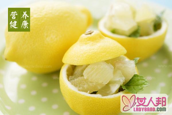 >冰糖炖柠檬有什么功效_冰糖炖柠檬的功效全解！
