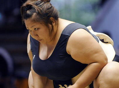 >揭秘日本最私密的女子相扑运动 日本相扑手的寿命一般多大