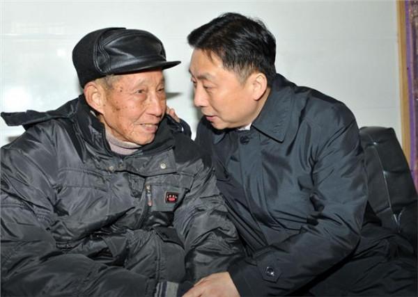 >张光峰的父亲 张光峰到惠民县走访慰问:让更多的困难群众生活的更幸福