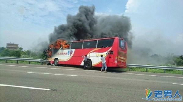 台湾游览车起火 24名内地游客全部遇难