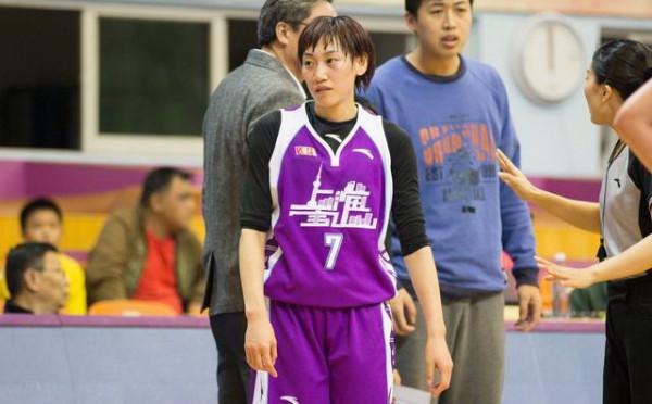 上海女篮史秀峰 史秀峰被篮协停赛五场 上海女篮表态要追加处罚