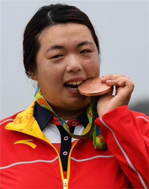 奥运会冯珊珊 夺冠后冯珊珊扔掉球杆 三个月后的里约奥运会她能为中国夺金吗?