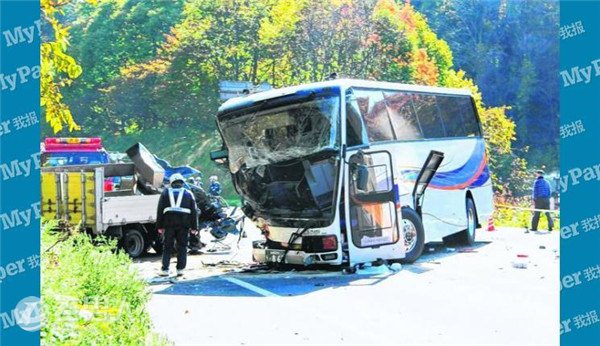 >北海道撞车事故 11名中国游客受轻伤
