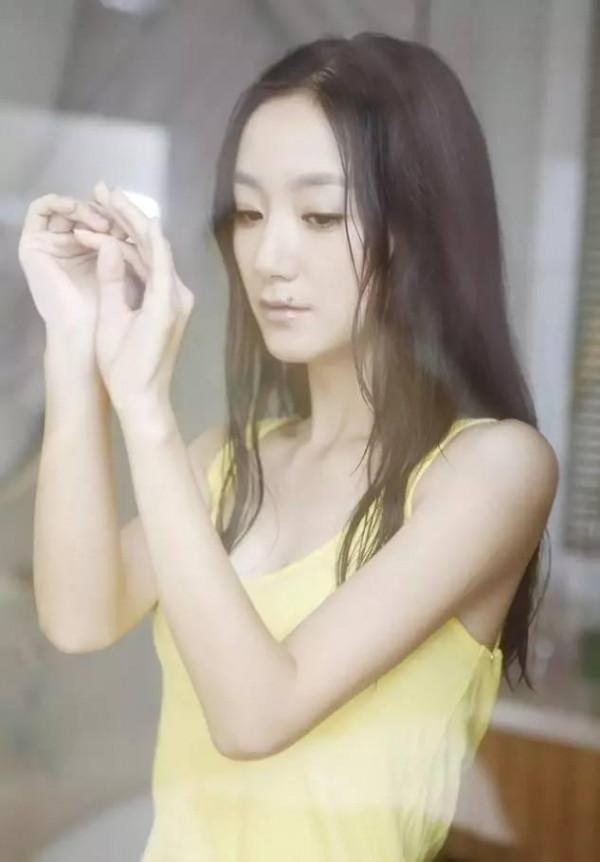 >申彗星承认的女友 她16岁出道养家 黄轩唯一承认的女友李倩