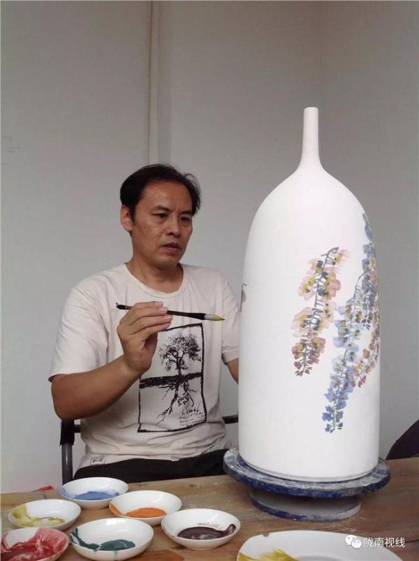 罗敏画家 军旅画家罗敏绘画展在京举行