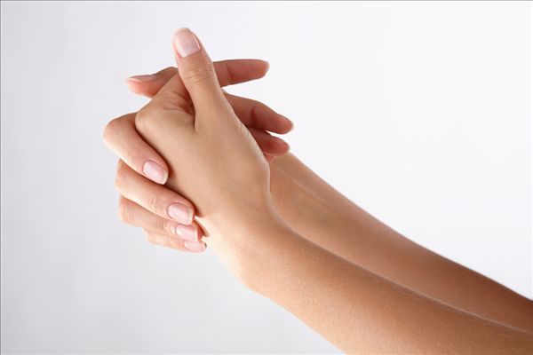 手麻无力被痛醒 常见手部疼痛按摩法