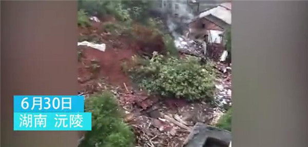 湖南沅陵山体滑坡致12人被困 已救出11人其中一名小孩遇难
