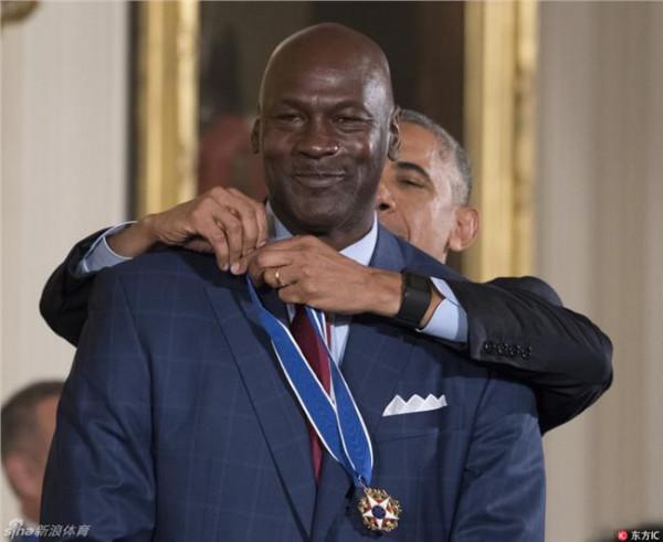 >表志勋表情包 奥巴马为乔丹颁发自由勋章 调侃飞人不仅是表情包
