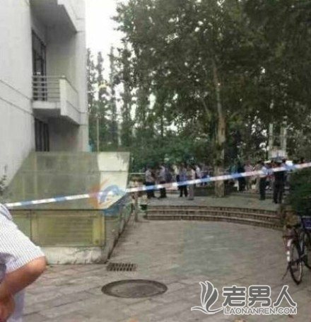 南京高校大一学生开学首日跳楼身亡