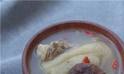 土豆炖排骨汤 味美汤鲜 羊肉炖白萝卜和莲藕苹果排骨汤