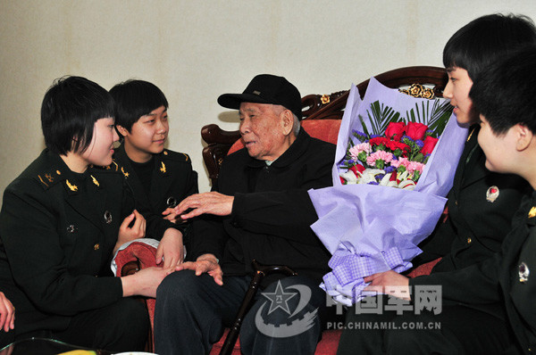 湖北省军区司令员占俊 河北省军区原副司令员王茂全逝世 享年106岁