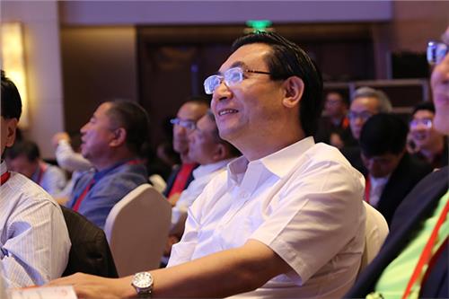 吴一坚2016 吴一坚总裁出席2016亚布力中国企业家论坛夏季高峰会开幕式