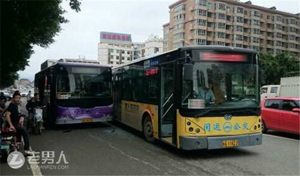 天津公交车司机斗气撞车获刑：车内70多人