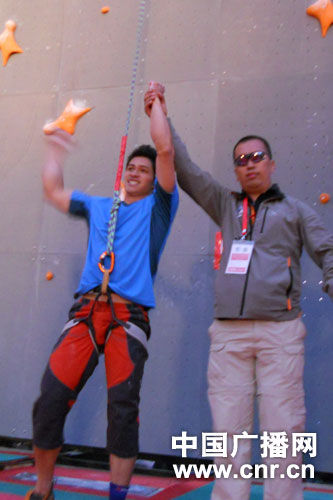 世界攀岩冠军钟齐鑫 中国选手钟齐鑫再破速度攀岩世界纪录并夺世界杯冠军