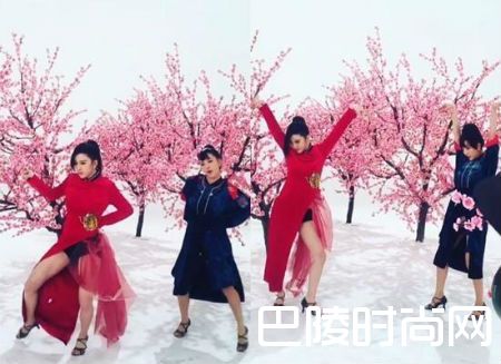 BY2桃花旗袍MV公开 网友:两个范冰冰在跳舞