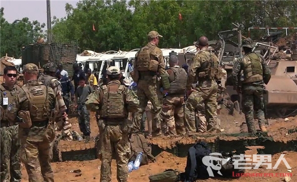 >马里北部军营遭袭 自杀式袭击致16人死亡