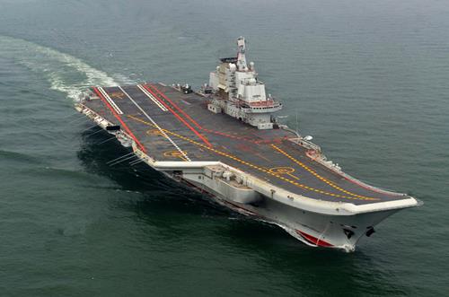 首艘国产航母终于现身 中国海军首艘航母图片
