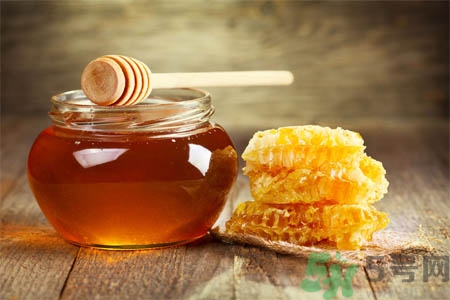 口腔溃疡可以吃蜂蜜吗？口腔溃疡能不能吃蜂蜜？