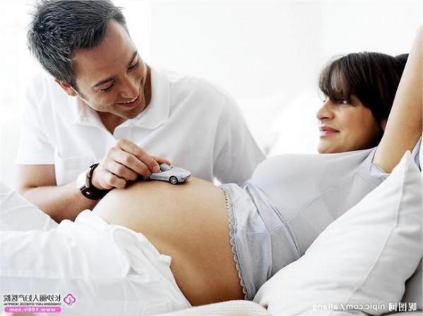 王矜霖让女友怀孕 挪威一教练求C罗精子 让其队员女友怀孕缔造小球队