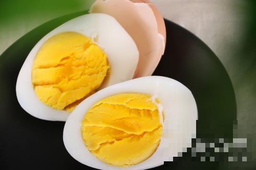 健身吃鸡蛋好还是蛋白粉好 吃蛋白粉还用吃鸡蛋吗