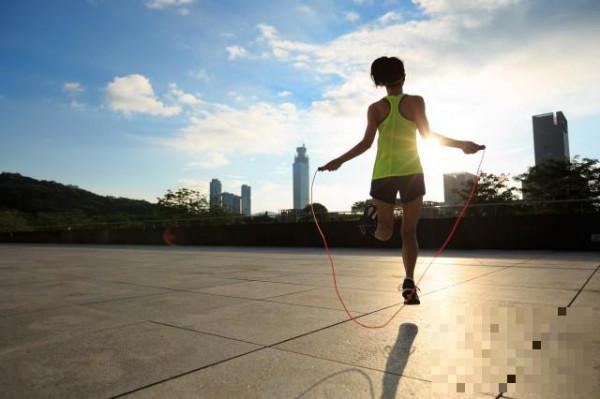 >跳绳一次跳多长时间才能减肥 学会这些让你轻松享瘦