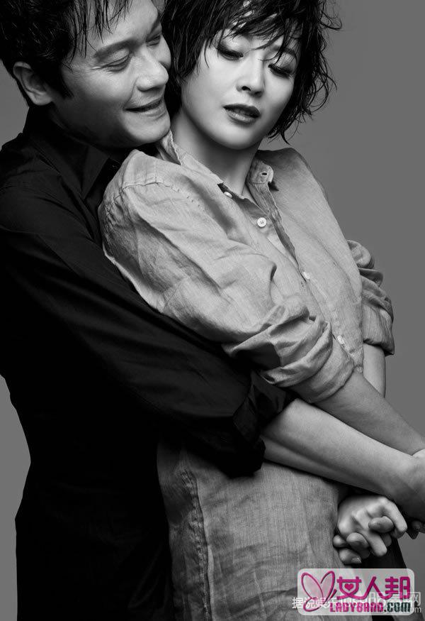 罗嘉良与妻子苏岩黑白写真 上演湿身甜蜜诱惑