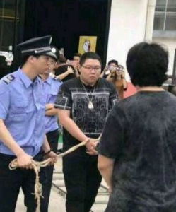 pdd为什么会被警察抓 pdd现在结婚了没有