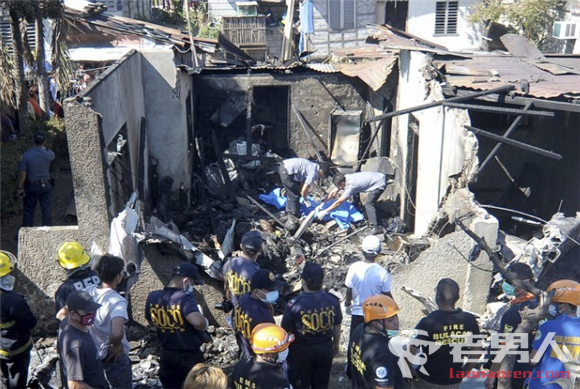 菲律宾小型飞机坠毁撞入民宅 致10人死亡2人受伤