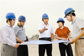 >设计师张丽丽 天津港集团总工程师张丽丽谈港口建设之路