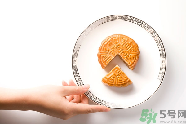 怎样自己做五仁月饼?自制五仁月饼的做法及配方