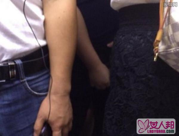 重庆轨道1号线上男子露下体吓坏女乘客 自慰射精