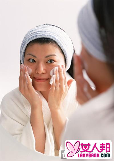 秋季正确的洗脸方法 洗出白皙好肌肤