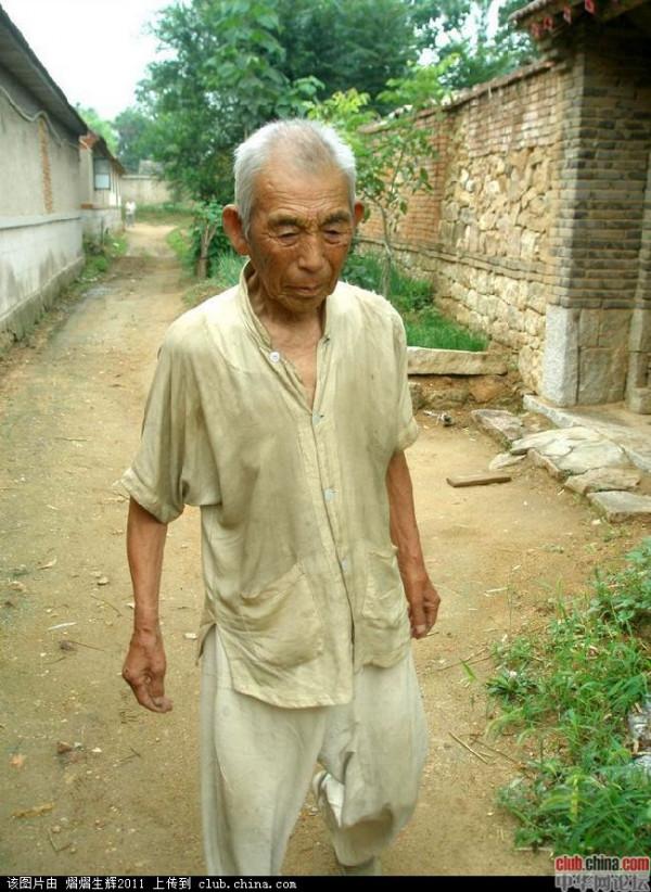 刘盛兰男91岁 烟台91岁老人刘盛兰拾荒18年资助上千名学生