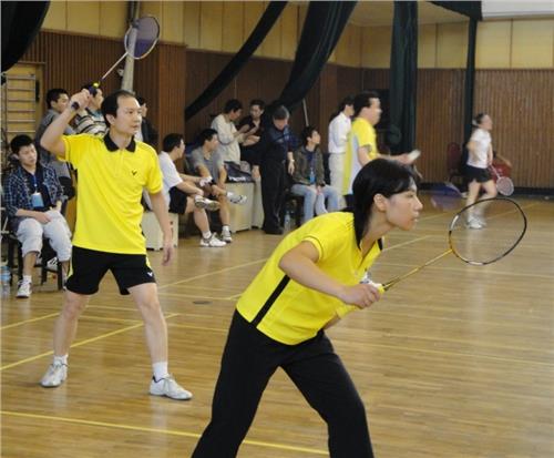 武汉大学第四届羽毛球比赛 报道