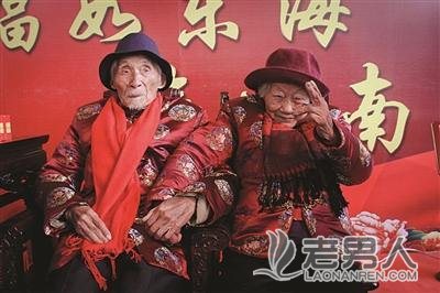 80年结发夫妻晒幸福 两人共度百岁寿辰