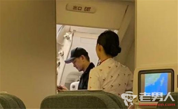 林志颖遭乘客投诉 致航班延误半小时被骂自私