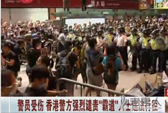 >香港示威者冲击防线 警方拘捕26人
