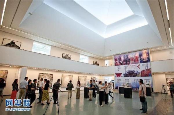 画家潘鲁生 潘鲁生当代艺术巡回展在中国国家画院开幕