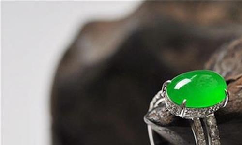 冰种翡翠戒指多少钱 翡翠戒指的秘密你了解多少?