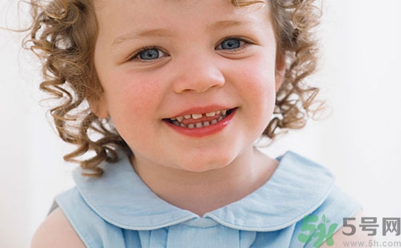 小孩牙齿黑是什么原因?小孩牙齿黑斑怎么办?