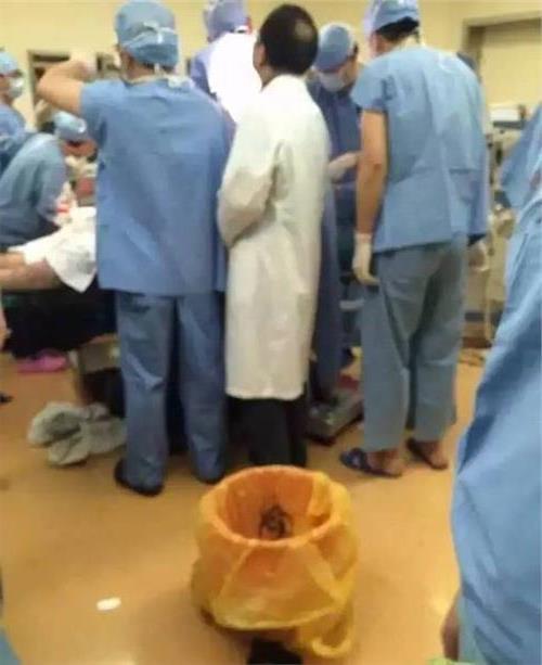陈中伟被砍 广东被砍医生43小时抢救后逝世 砍人者跳楼身亡